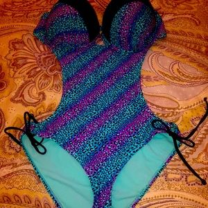 Swimsuits strapless final price❤️❤️❤️🇺🇸